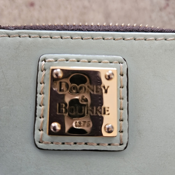 Like NEW ☆ Dooney & Bourke Wallet, CUTE! - Picture 2 of 3